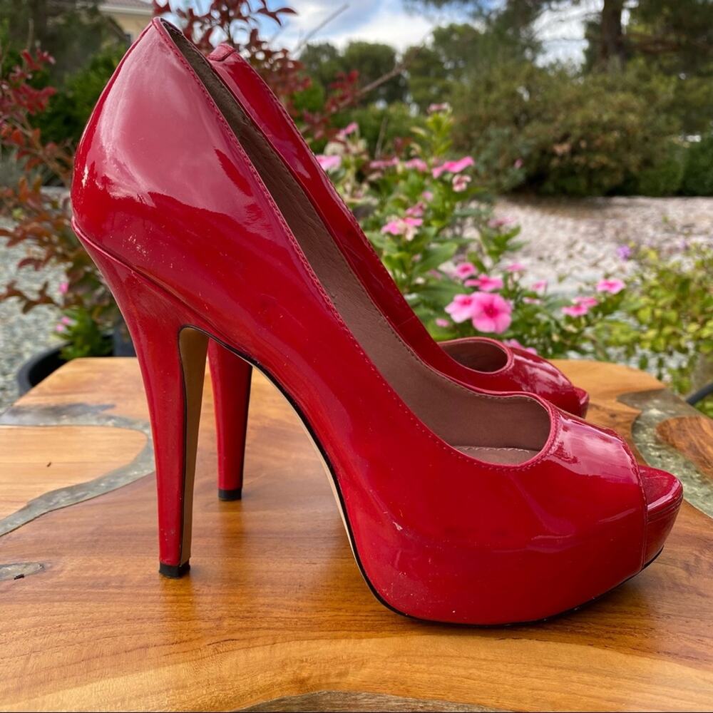 VINCE CAMUTO Red Patent Leather Platform Heels - Picture 4 of 8